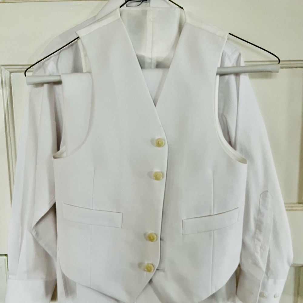 Michael Kors  Boys Communion Suit size 8 boys . Jacket, vest, shirt and pants.